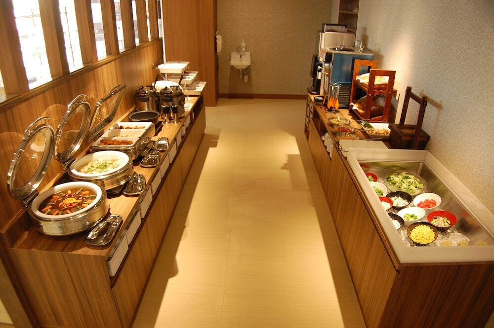 入浴後は2人でテラスで夕涼みしましょ4009720