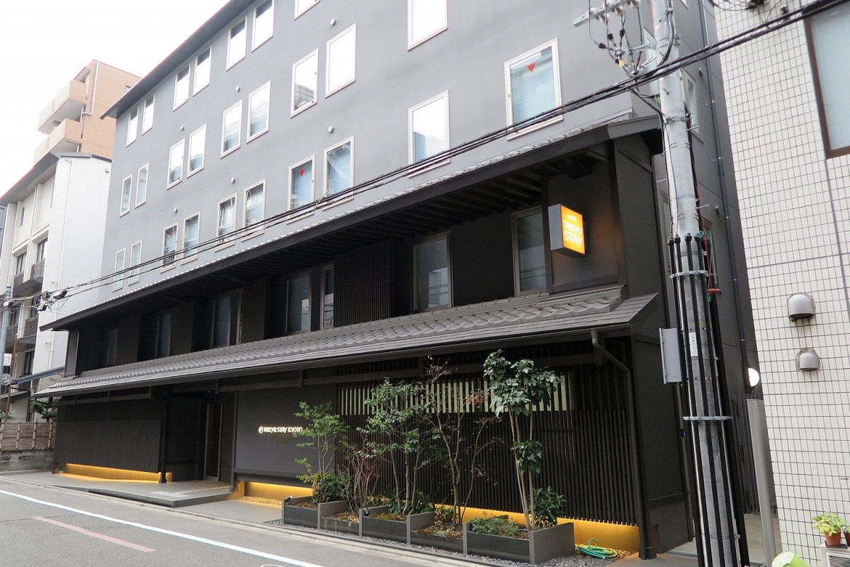 別館はなれ、烏丸通から1本入った静かな通り沿いです