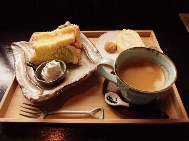 「珈琲屋 美豆」で
ほっとひと息 / 4