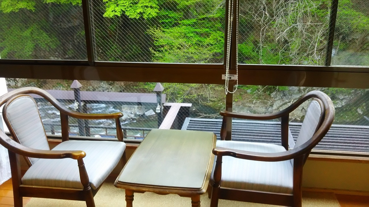 渓流美がすぐそこに。名だたる文豪に愛された老舗宿4272324