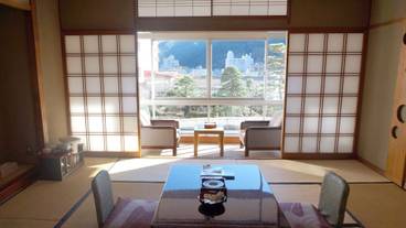 客室 / 9