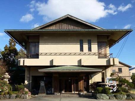 数寄屋風旅館からさわ / 4