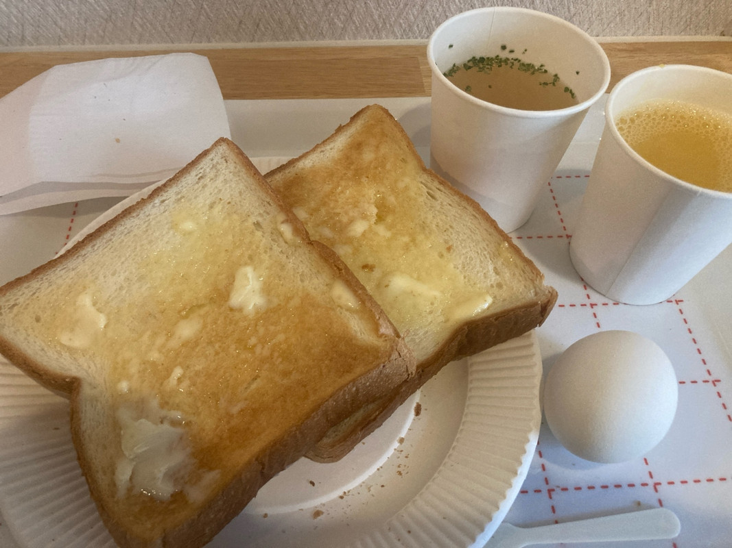 パン、ドリンク、ゆで卵で十分