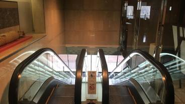 内部エントランス / 1