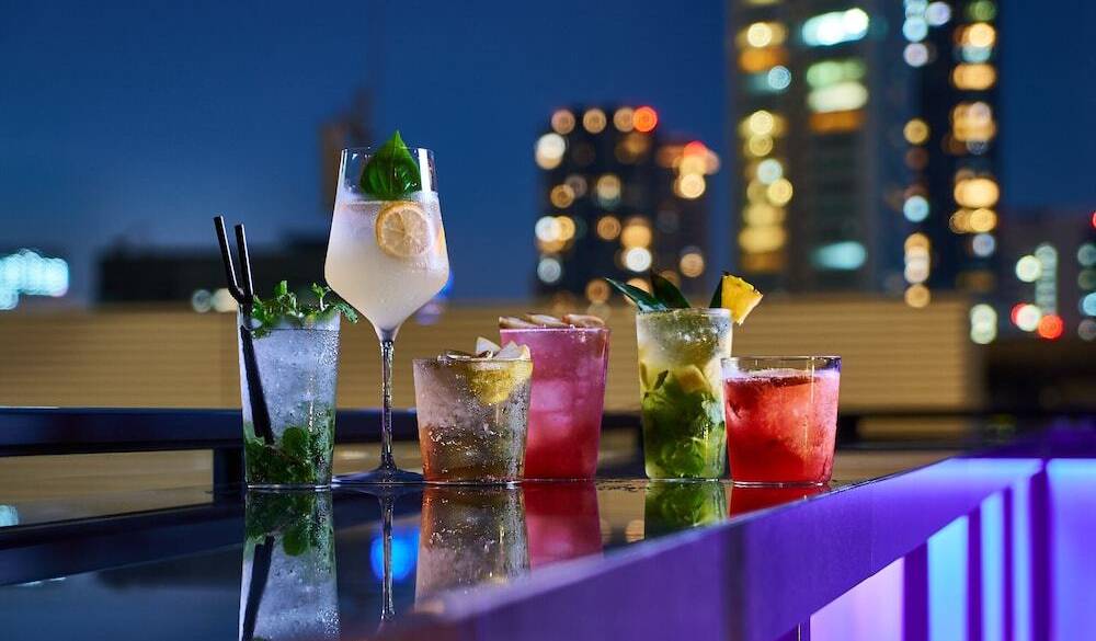 最上階メインバーで
極上ドリンクと景色を堪能 / 5