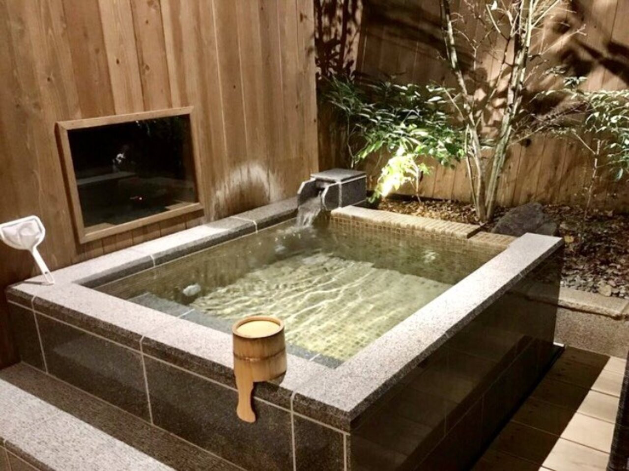 ラウンジサービスに貸切露天風呂。東山の中心の贅沢ホテル4376238