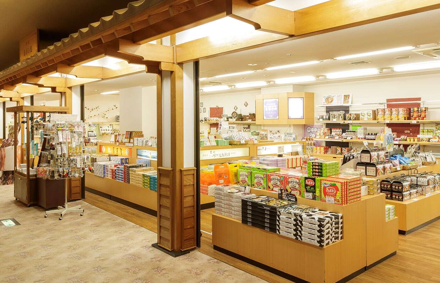 お土産選びものんびりと3749018