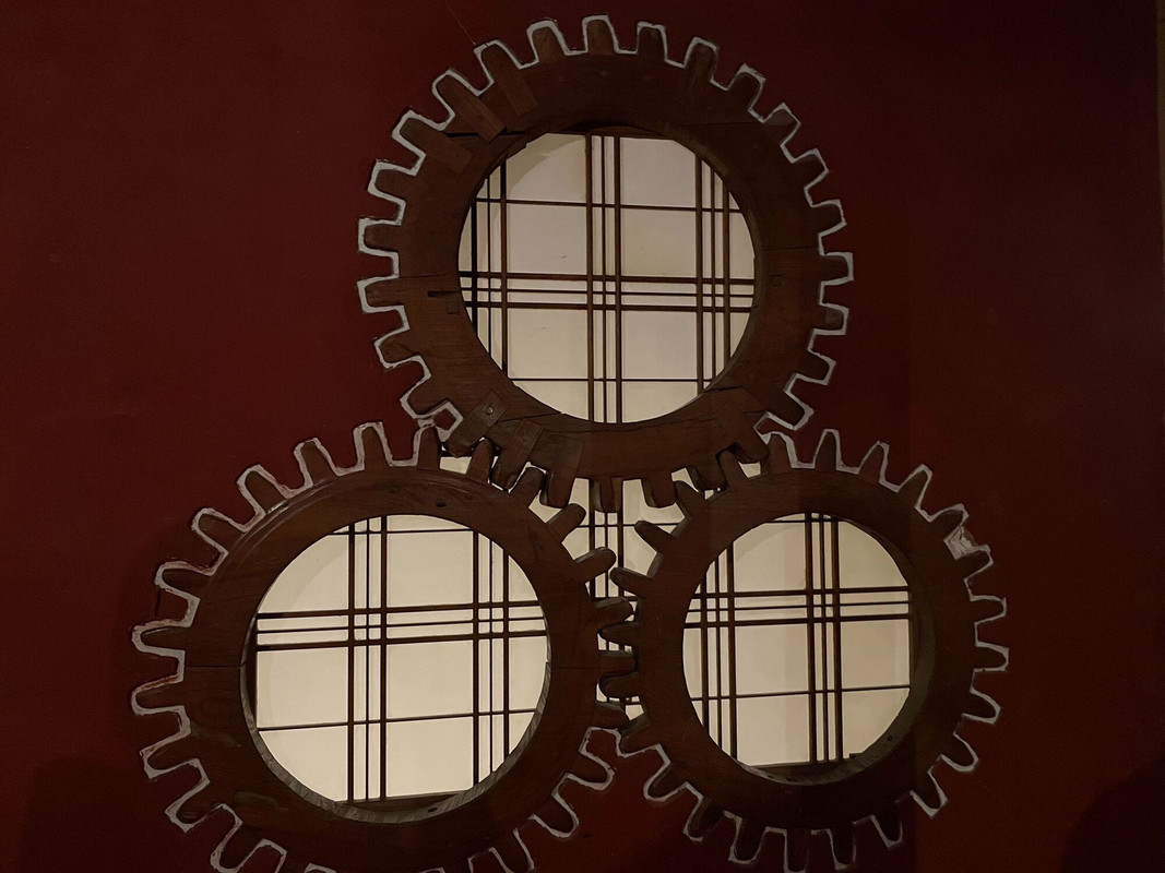 水車の部品を使った装飾も随所にありました。 / 4