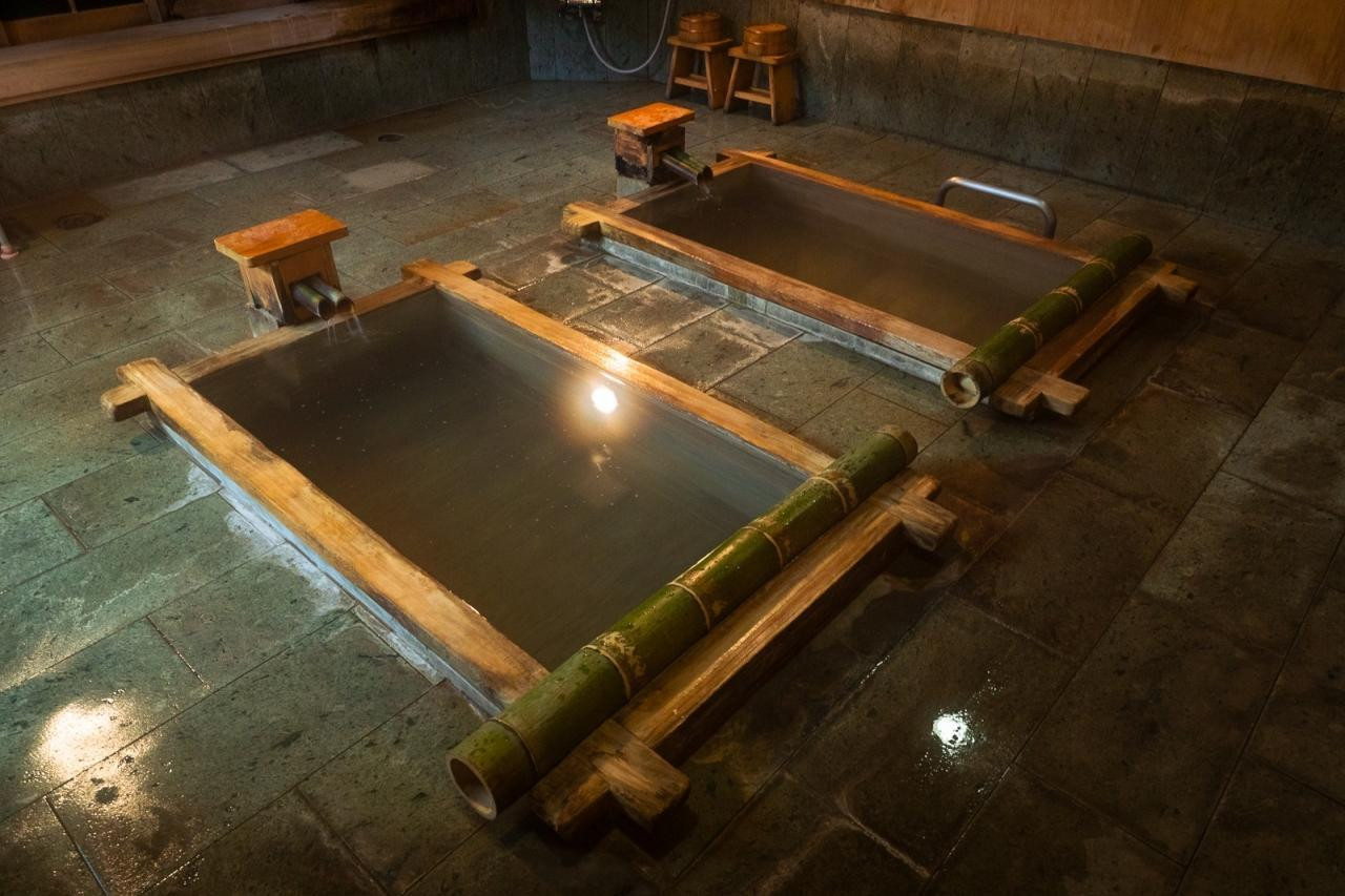 月見酒で乾杯♪2つの貸切風呂で温泉を堪能4020965