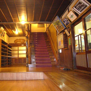 大自然に包まれて、2人の心が解きほぐされる3701863