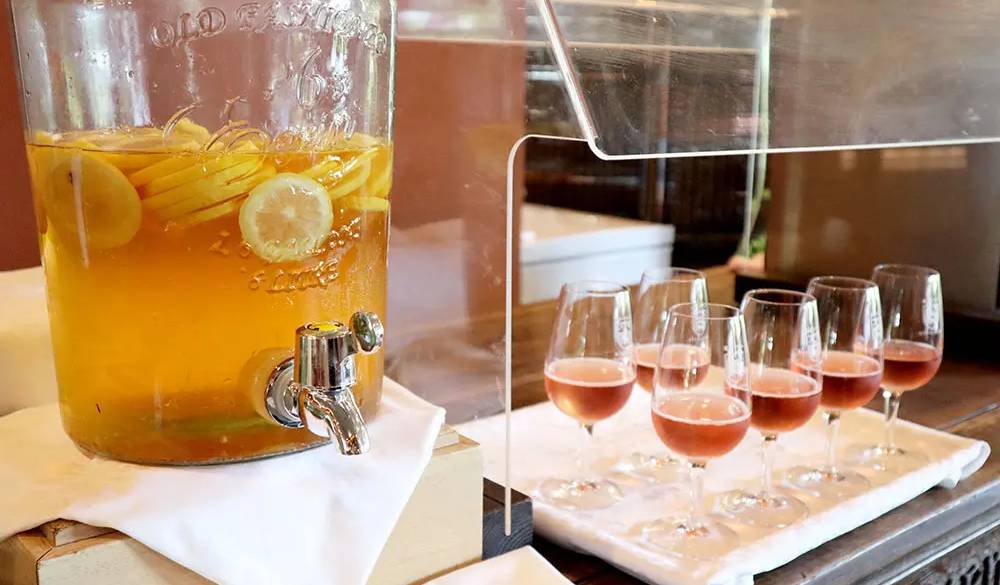 訪れた時期はロビーでウェルカムドリンクがお出迎え♪ワインやジュースで一息付けました。期間限定サービスですが、出合えたら嬉しいですね。