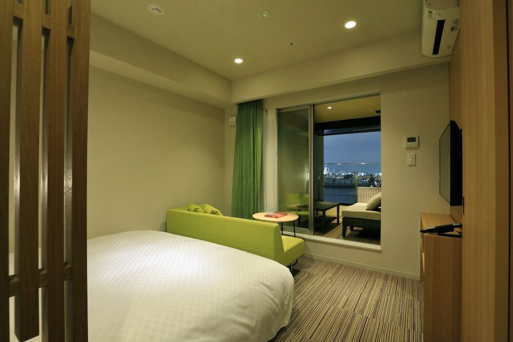 USJで遊んだ後は、夜景を望む半露天風呂でホッと一息。4047724