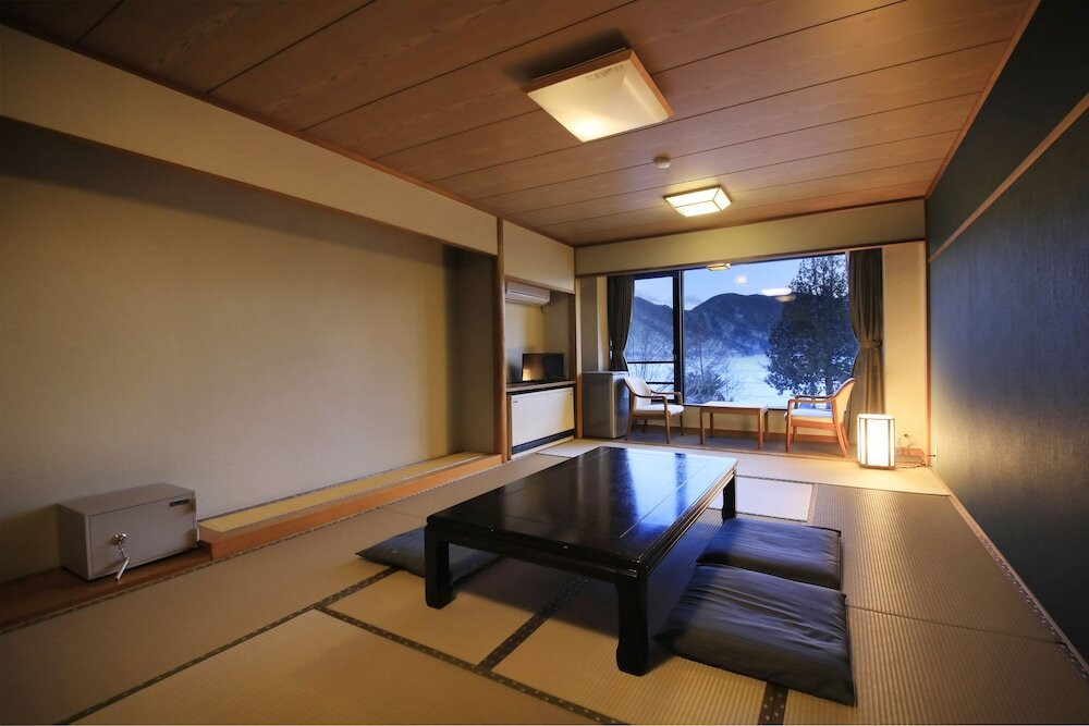 のんびり過ごせる施設が充実♡湖畔に佇む温泉旅館4240575