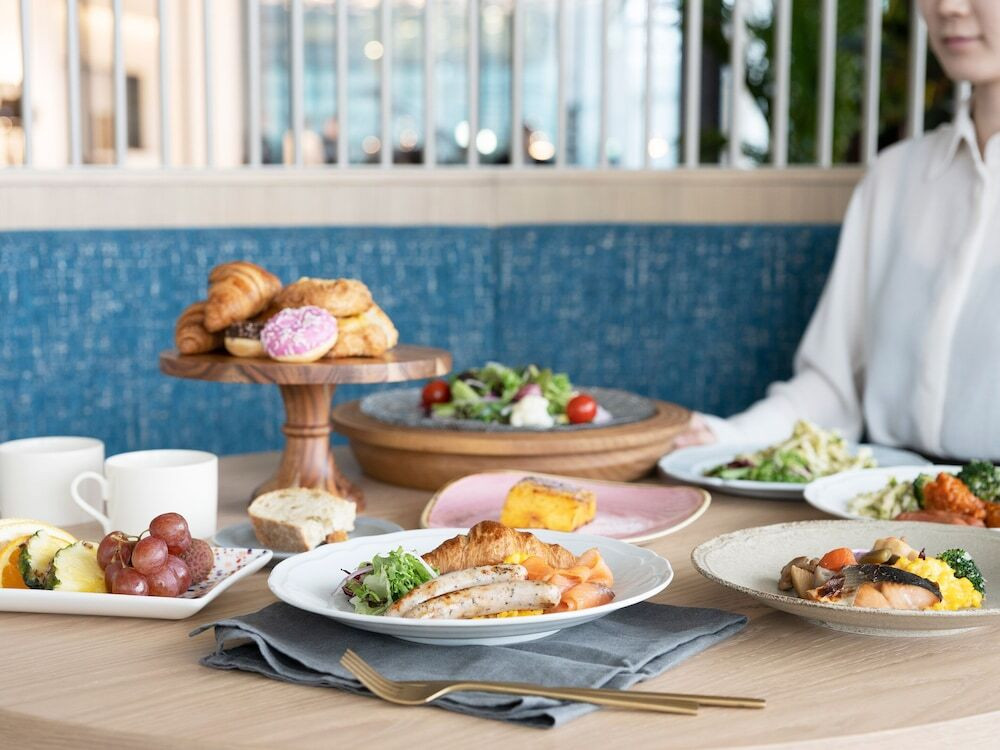 鑑賞会はもちろん、 横浜の景観やプールも楽しみ！4573359