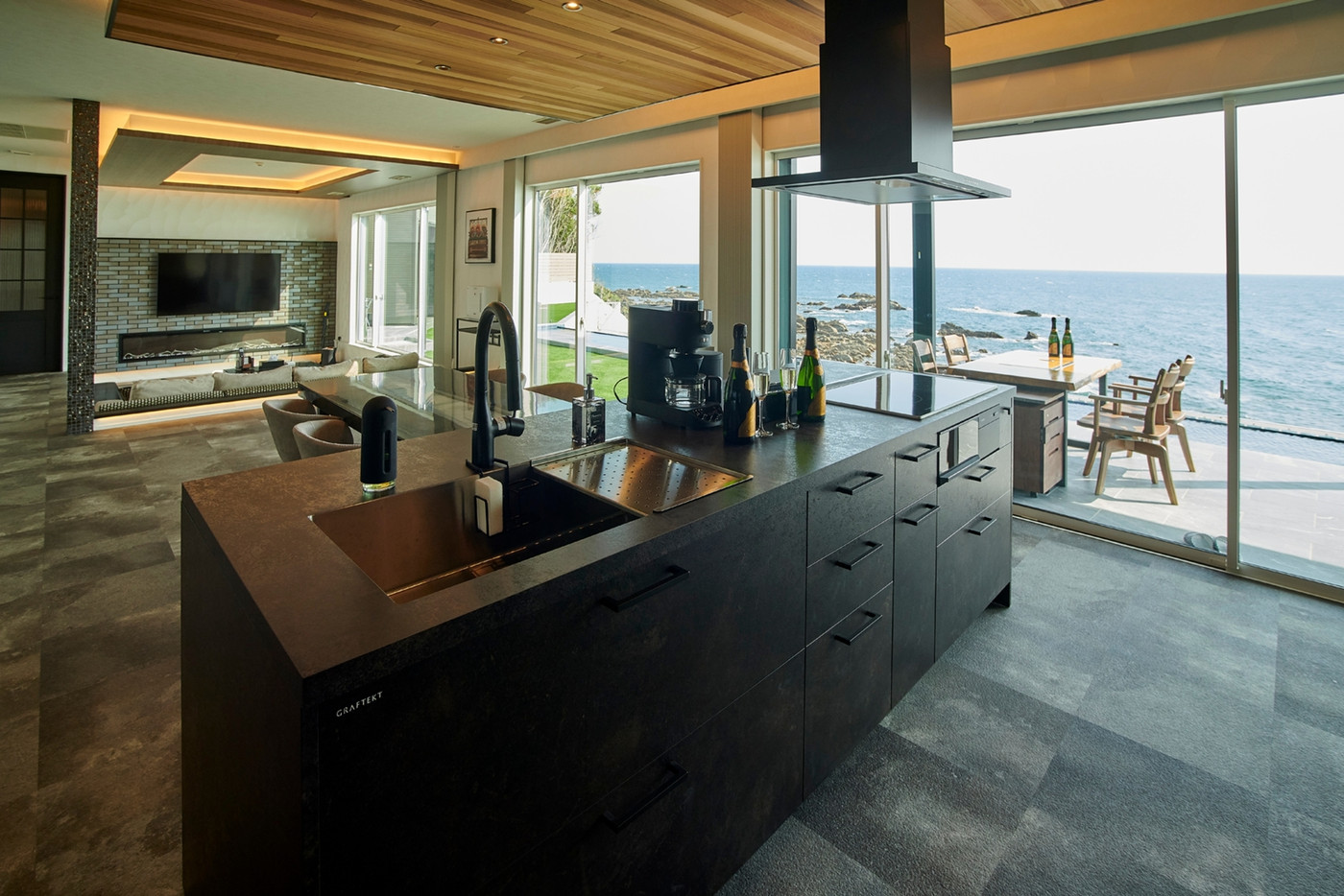 寝る時も食事もワンちゃんと一緒で幸せ♡4268955