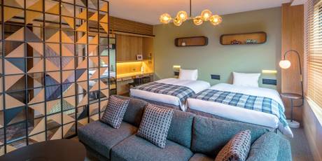 TWIN-LINE HOTEL