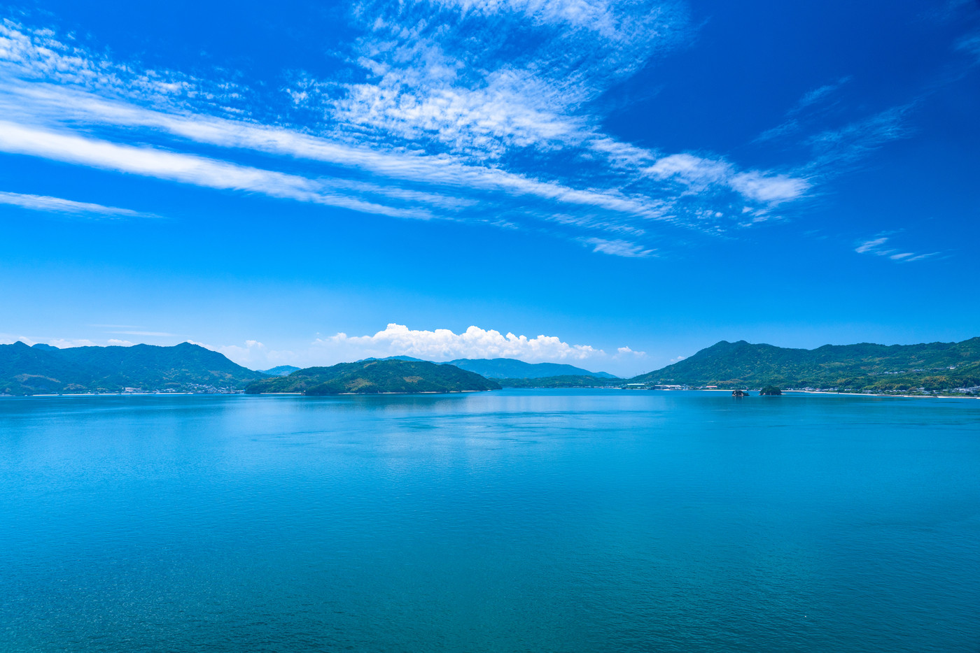 《広島県》初夏の瀬戸内海の風景・しまなみ海道生口島の眺め