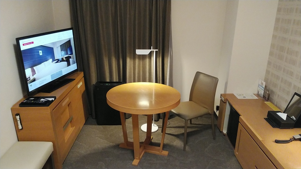 大きめな丸テーブルは便利ですね