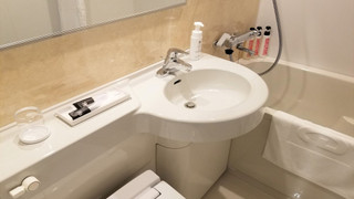 コンパクトハリウッドツイン シングルベッド2台 喫煙可