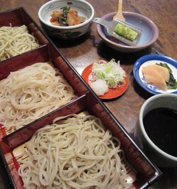 1. 会津名産のそばを贅沢に食べ比べ「桐屋・権現亭」2017073