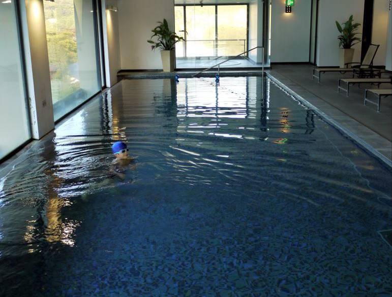 絶景プールでひと泳ぎ
爽やかな朝時間 / 2