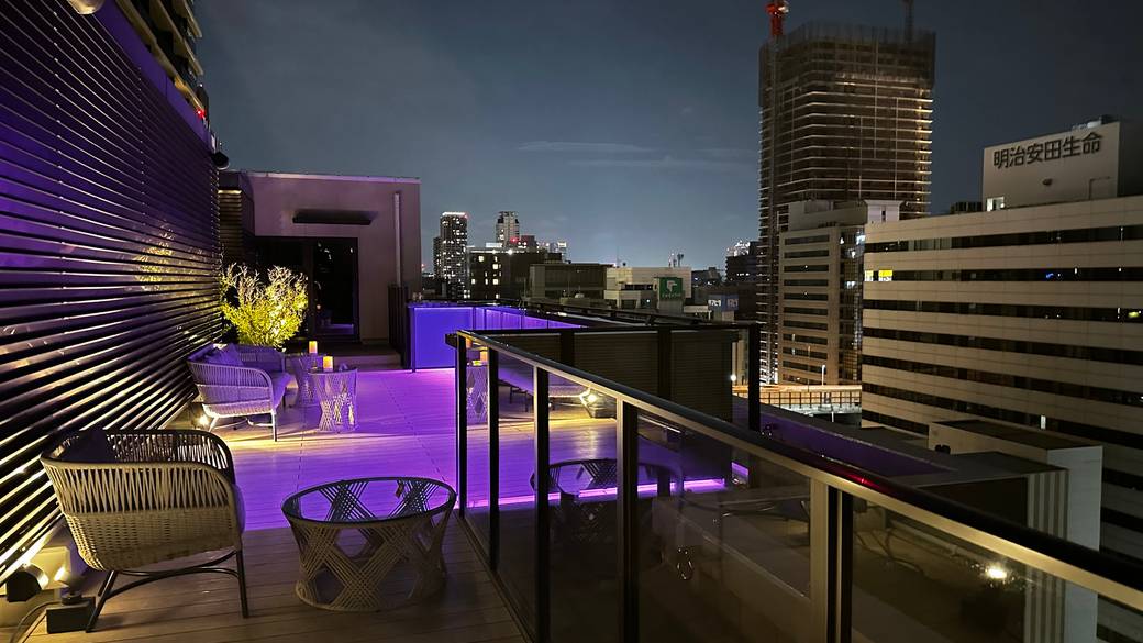 最上階メインバーで
極上ドリンクと景色を堪能 / 2