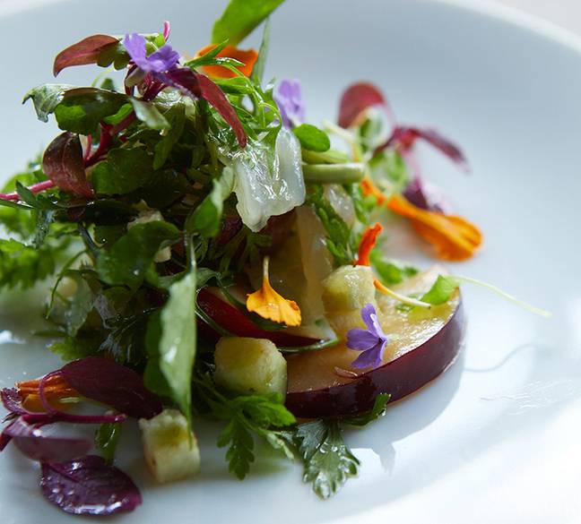 グリル料理店で
おしゃれにホテルディナー
 / 4