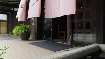 施設の入り口 / 13