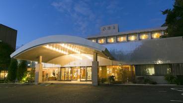 施設の正面 (日没後) / 2