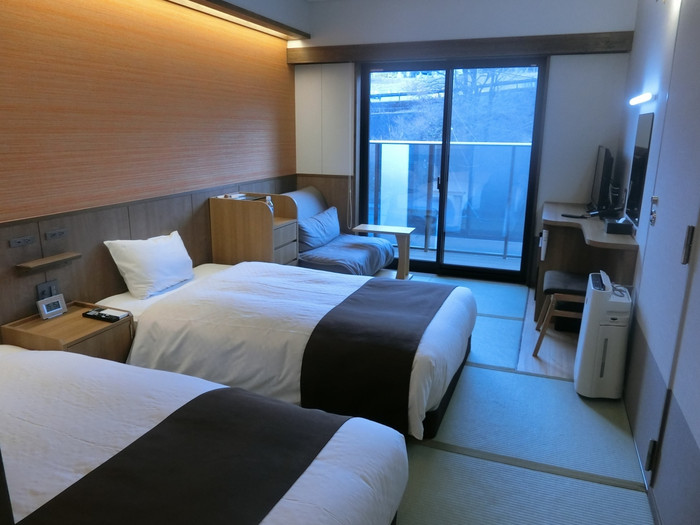 客室は全室バルコニー付き。湯上りの体に風が心地よく感じられます