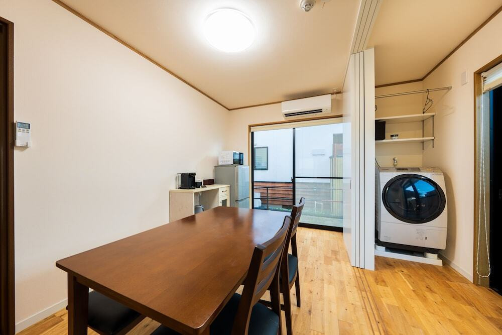 客室内のダイニングエリア