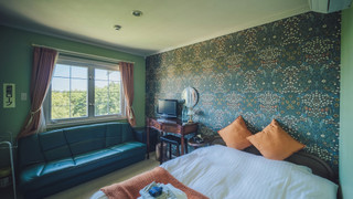 デザイン ルーム ダブルベッド 1 台 パーシャルシービュー