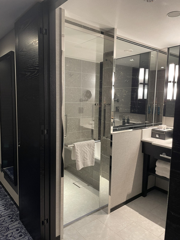 お風呂トイレ別で広い洗面スペース