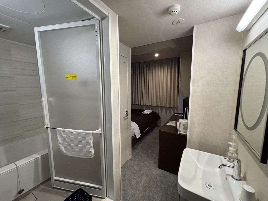 部屋のドアを開けたら、すぐ洗面台