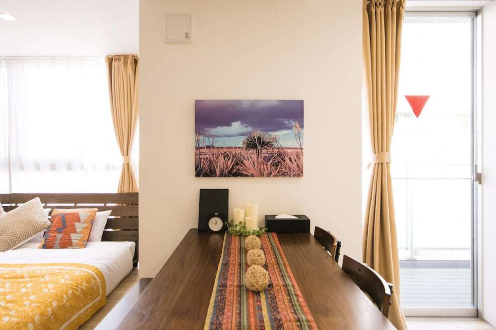 客室内のダイニングエリア