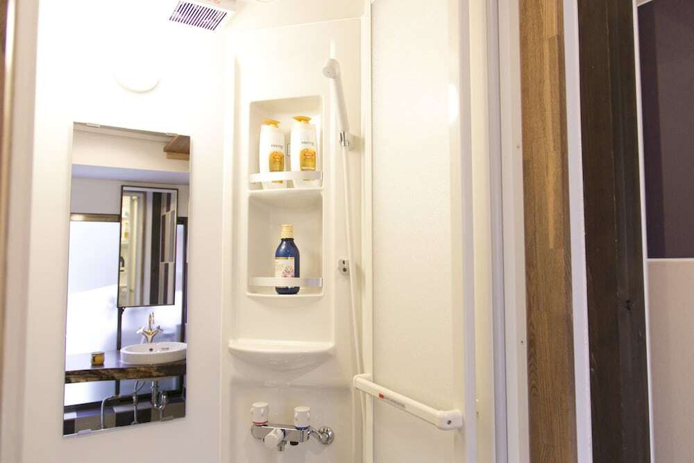 バスルームのシャワー