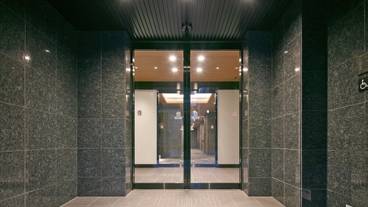 施設の入り口 / 11