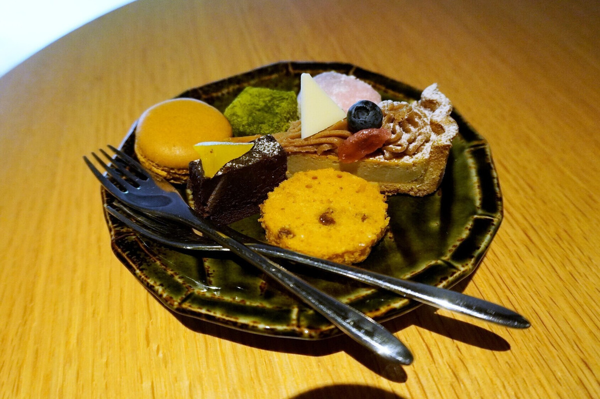 ラウンジ　フィーカタイム お菓子②