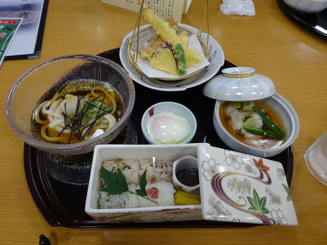 讃岐名物が盛りだくさんのお食事