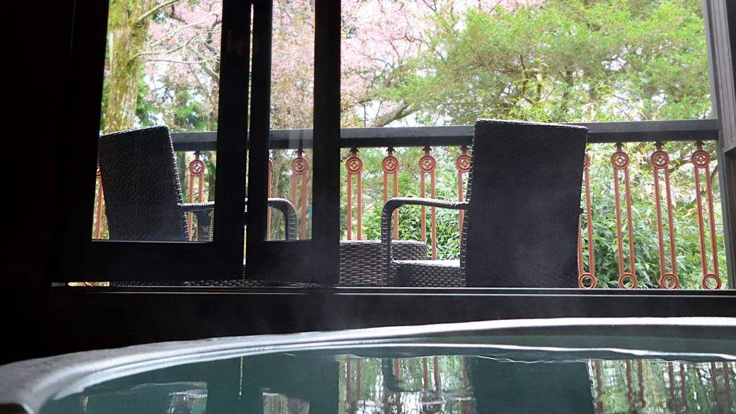 目覚めの温泉で
ゆっくり過ごす朝 / 1