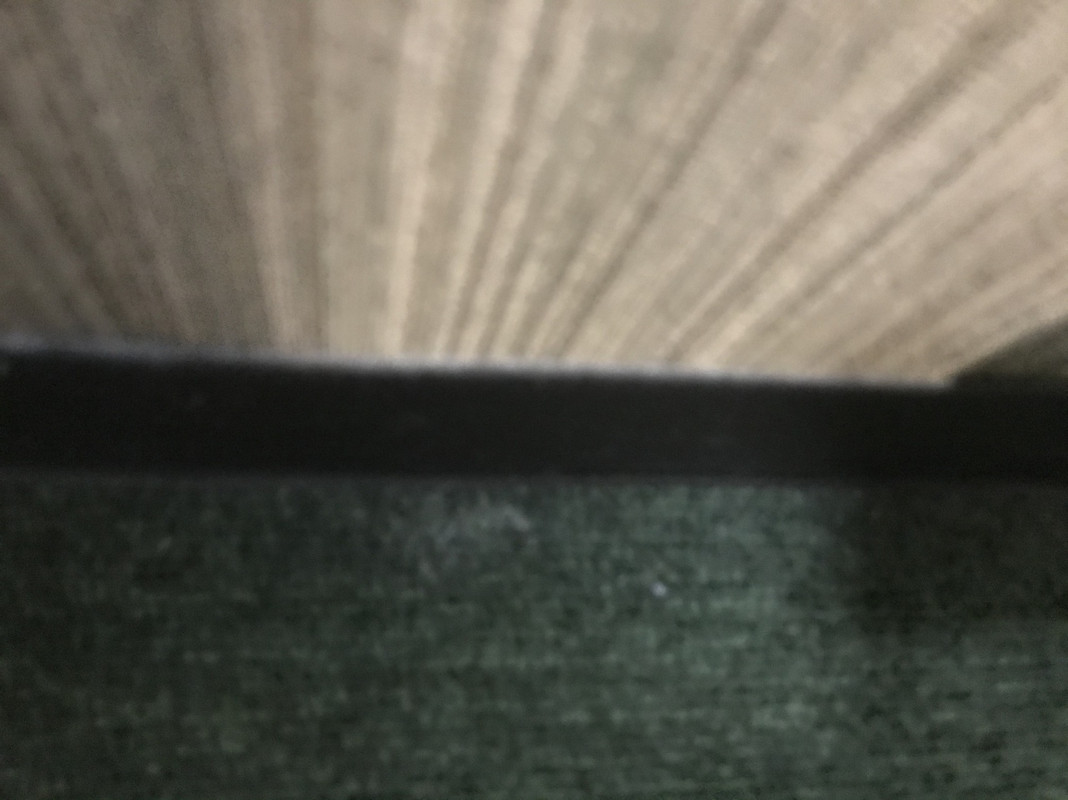 部屋の片隅はホコリだらけ