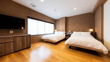 客室 / 27