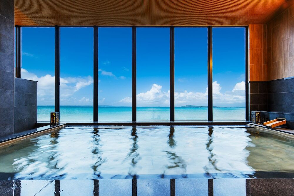 人がリラックスできるとき。開放的な空間にいるとき。3695132