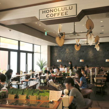 「ホノルルコーヒー 三井アウトレットパーク幕張店」内観 797888 店内はほぼ満席