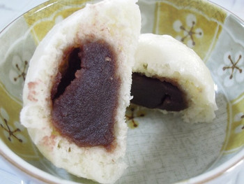 「御菓子司　高岡福信」料理 524766 酒饅頭189円　無添加もち米に糀、小麦粉だけで作った皮に備中産小豆