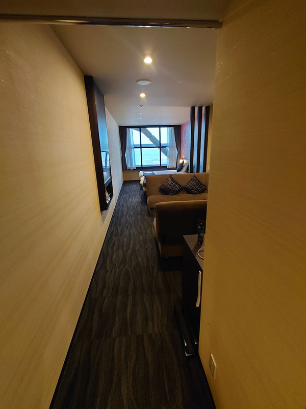 良い意味でうなぎの寝床の空間