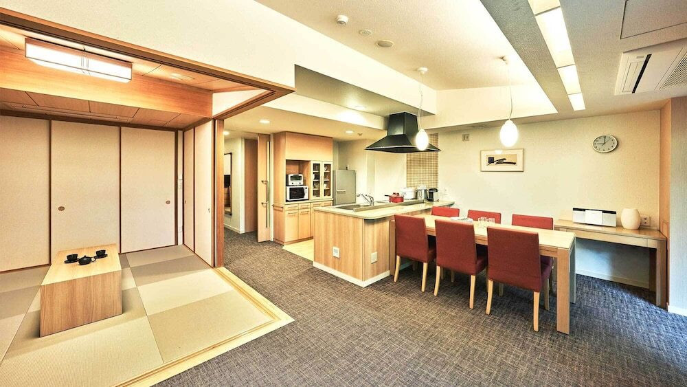 客室内のダイニングエリア