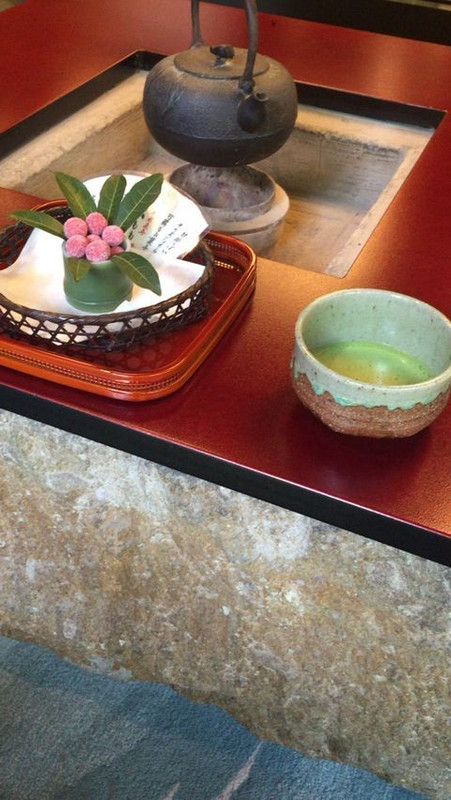 ロビーでいただいた抹茶と和菓子 / 1