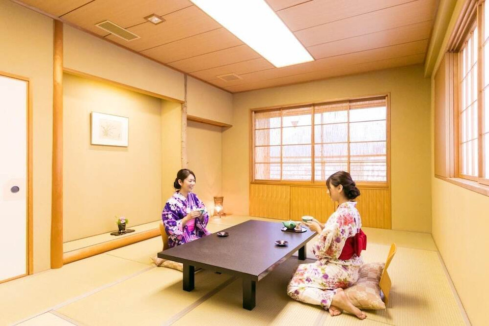 客室内のダイニングエリア
