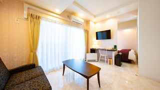 フランストリプルルーム